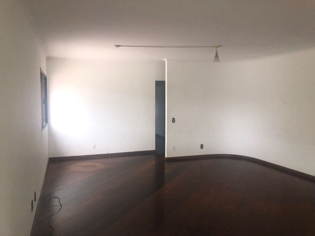 Apartamento à venda com 3 quartos, 190m² - Foto 4