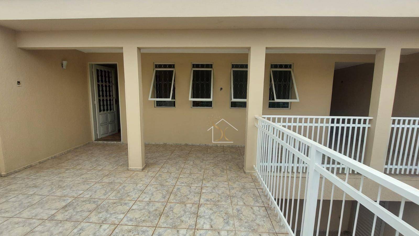 Casa à venda com 2 quartos, 100m² - Foto 1