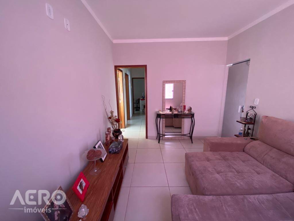 Casa à venda com 3 quartos, 99m² - Foto 11