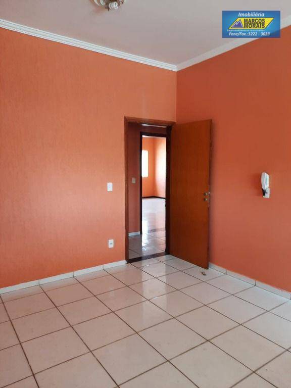 Casa à venda com 4 quartos, 300m² - Foto 25