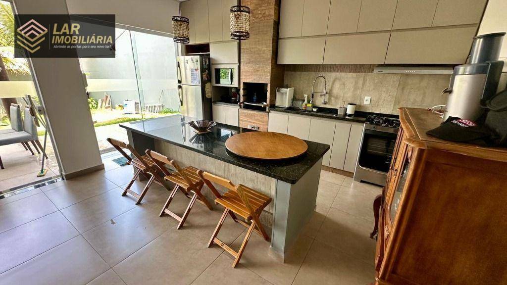 Casa à venda com 3 quartos, 200m² - Foto 3