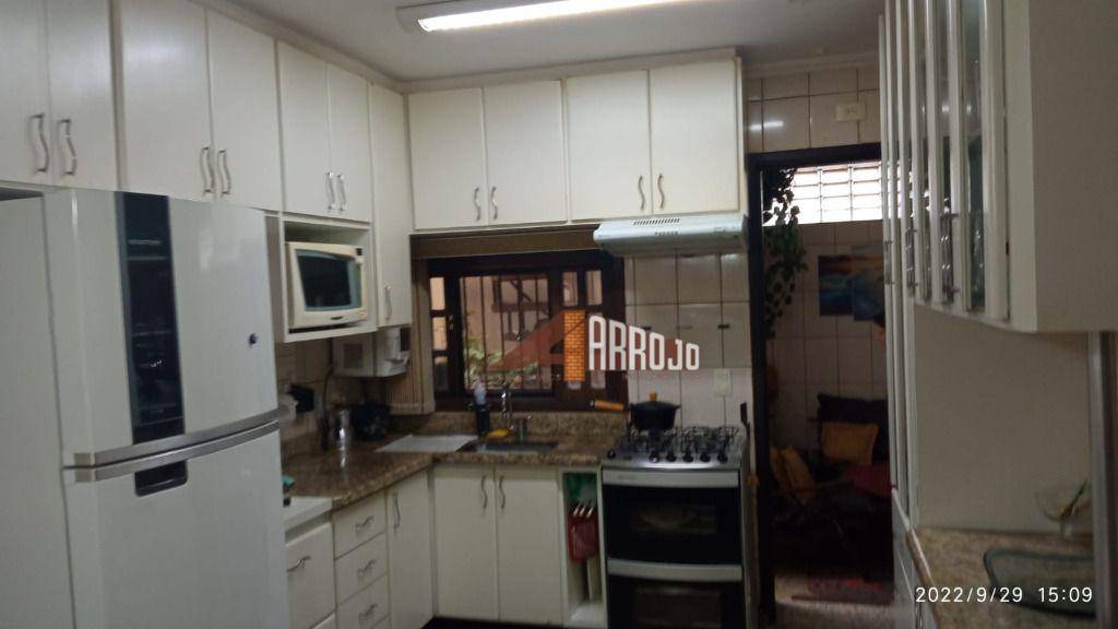 Sobrado à venda com 2 quartos, 236m² - Foto 8