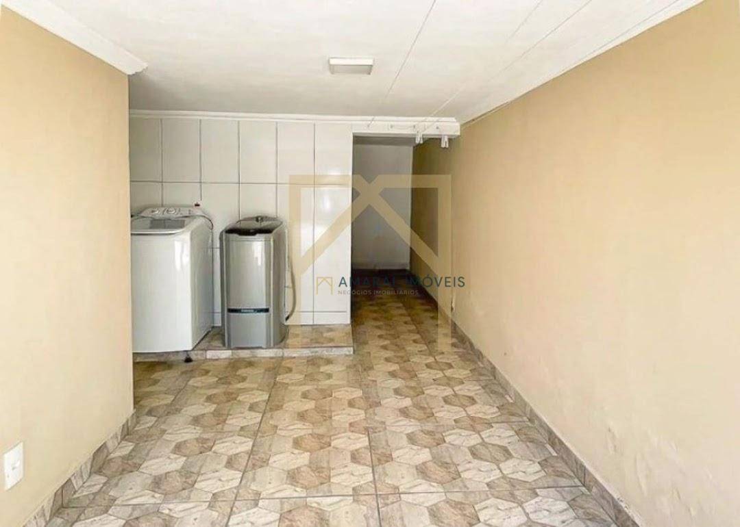 Casa à venda com 3 quartos, 190m² - Foto 2