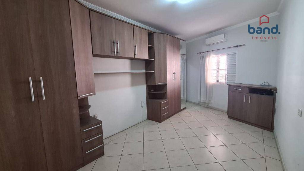 Casa à venda com 3 quartos, 241m² - Foto 9