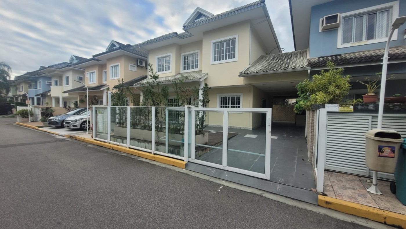Casa de Condomínio à venda com 3 quartos, 240m² - Foto 4