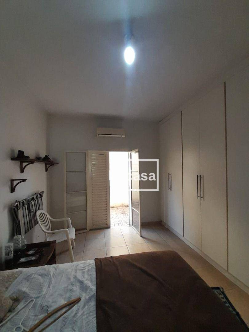 Casa à venda com 3 quartos, 330m² - Foto 8