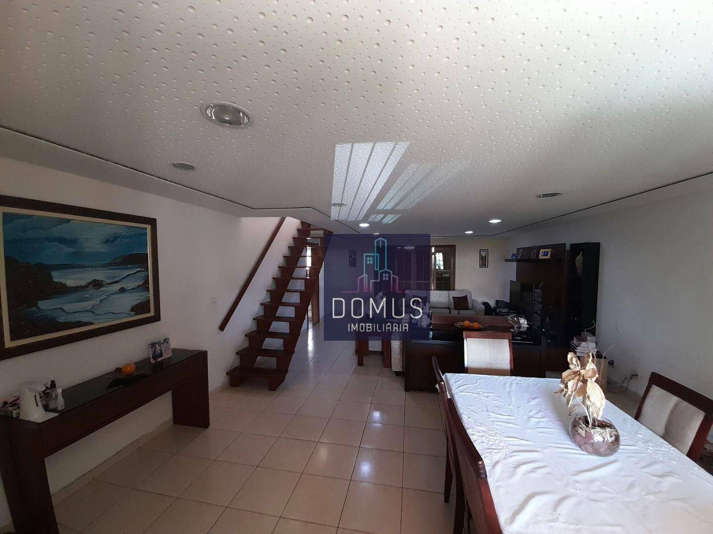 Casa à venda com 3 quartos, 302m² - Foto 2