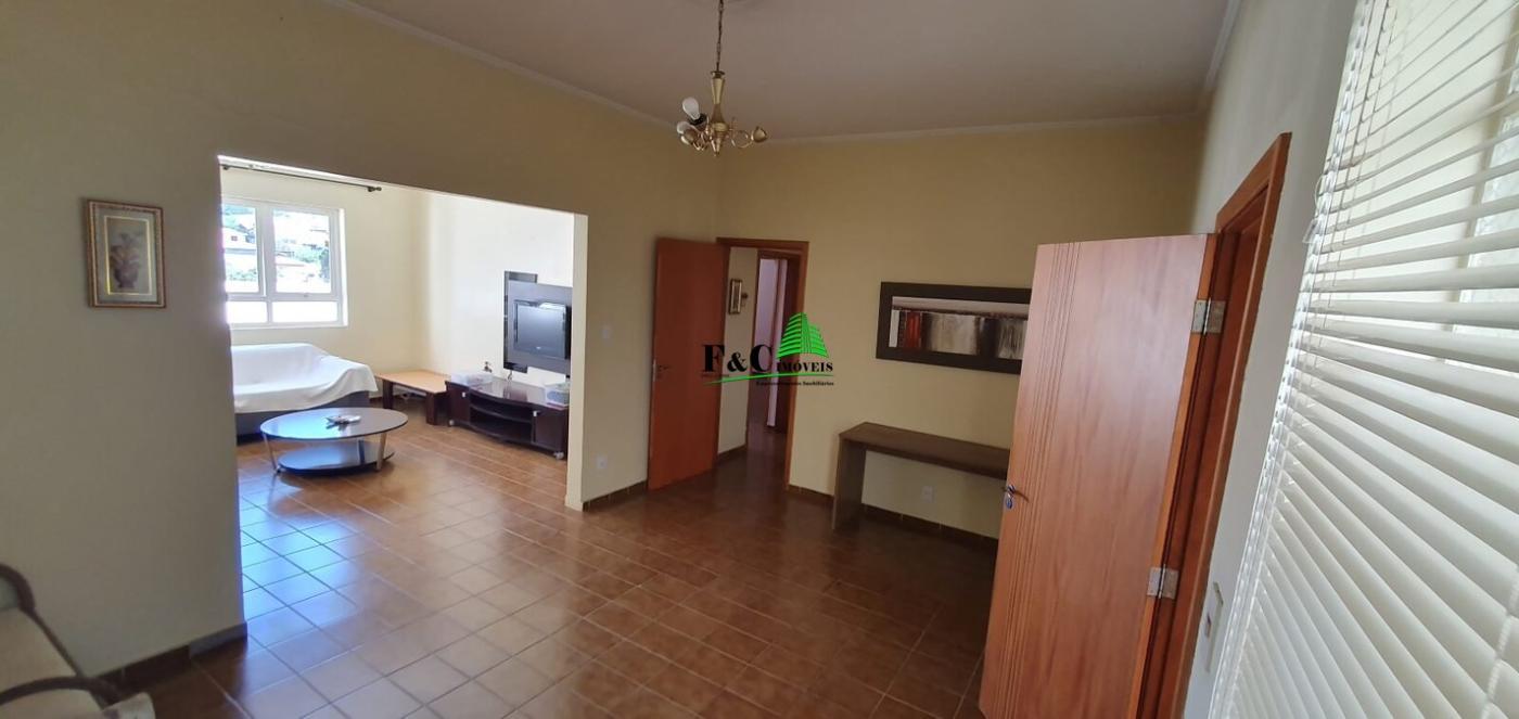 Casa para alugar com 3 quartos, 300m² - Foto 2