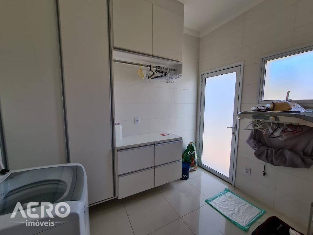 Casa de Condomínio à venda com 4 quartos, 294m² - Foto 3