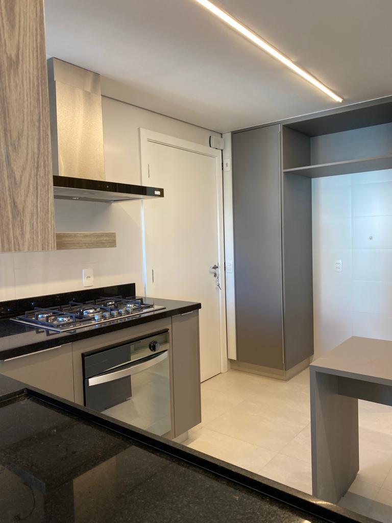 Apartamento à venda com 3 quartos, 194m² - Foto 3