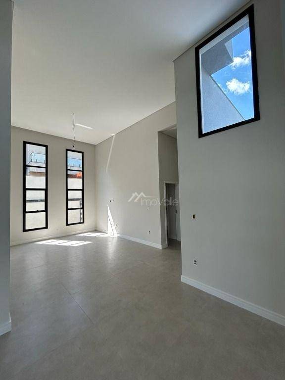 Casa de Condomínio à venda com 3 quartos, 220m² - Foto 4