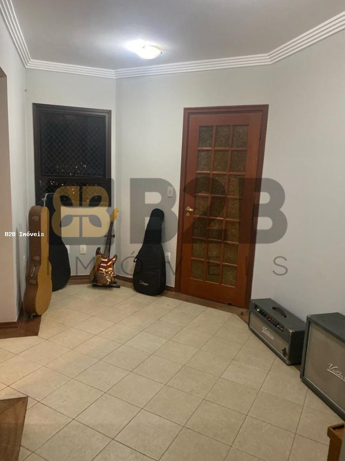 Apartamento à venda com 3 quartos, 148m² - Foto 2