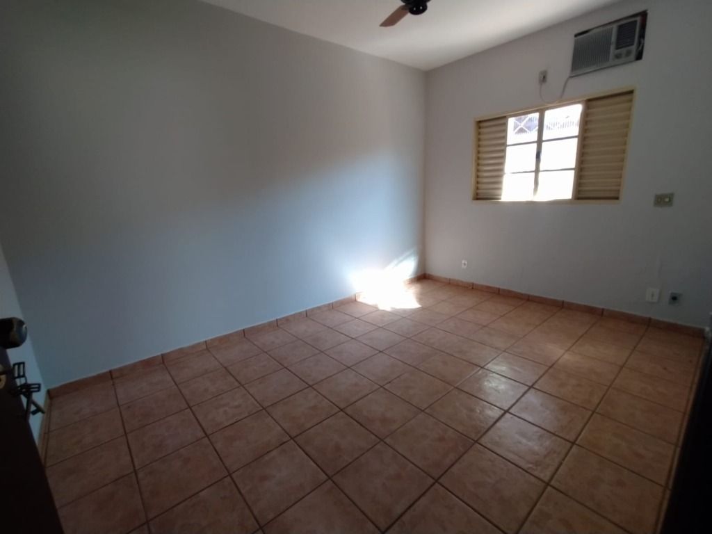 Casa à venda com 3 quartos, 220m² - Foto 8