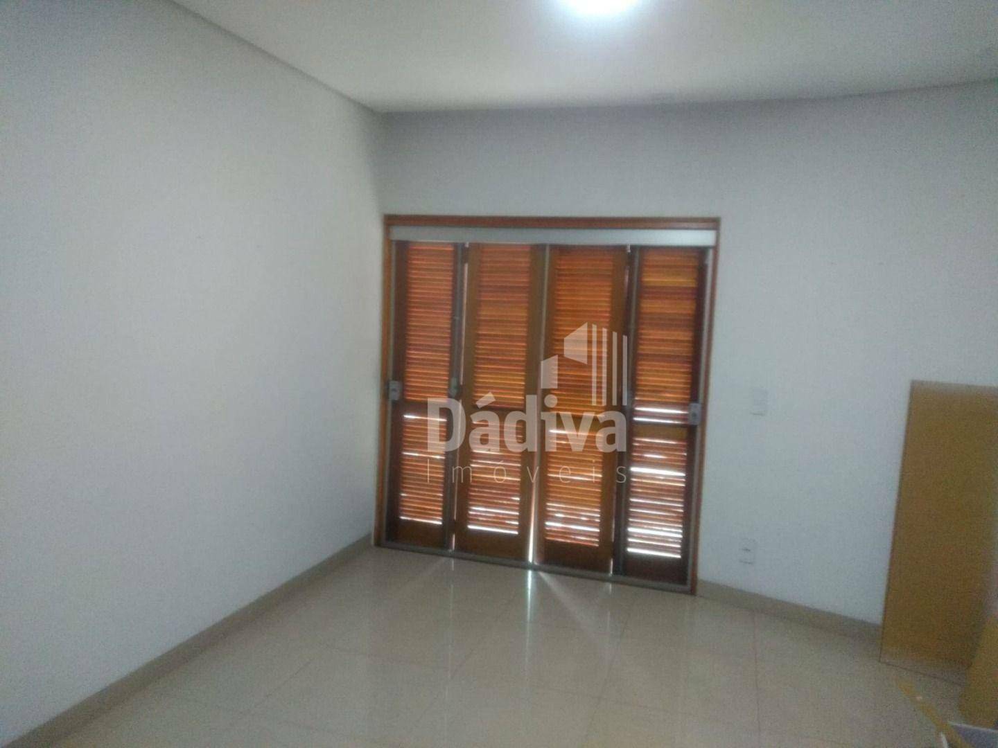 Casa à venda com 3 quartos, 230m² - Foto 8