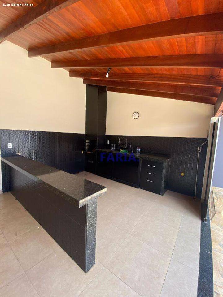 Casa à venda com 3 quartos, 220m² - Foto 9