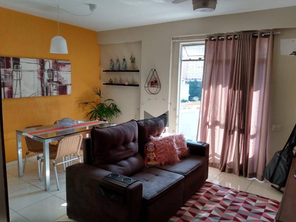 Apartamento à venda com 2 quartos, 70m² - Foto 2