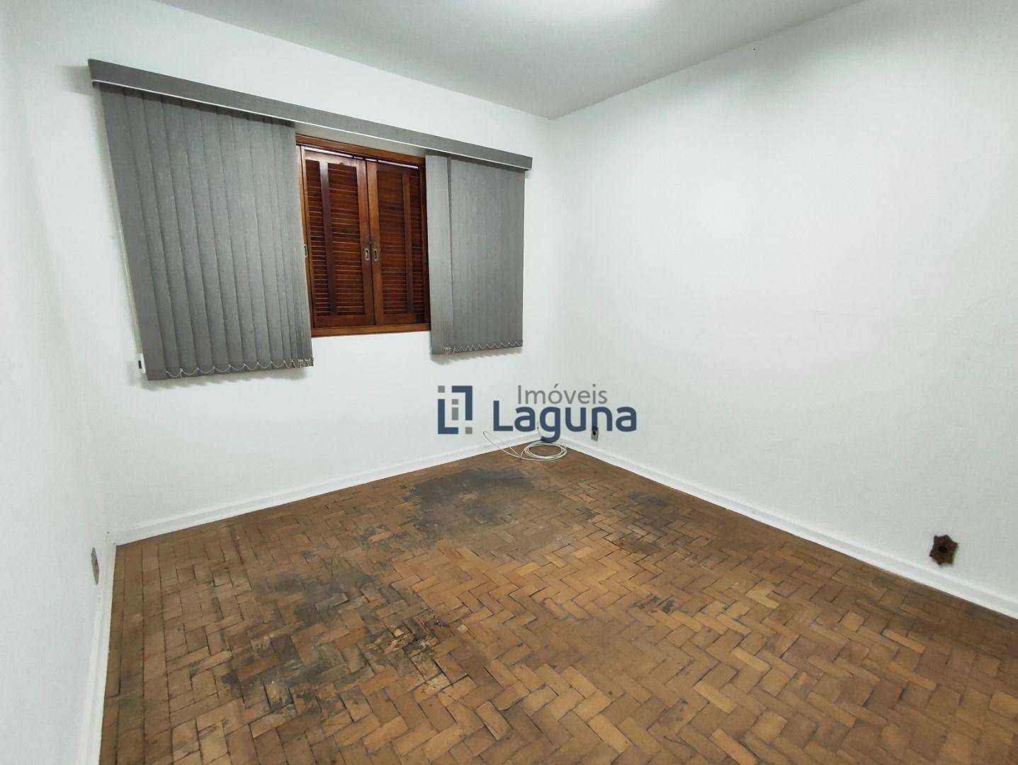 Casa para alugar com 3 quartos, 285m² - Foto 41