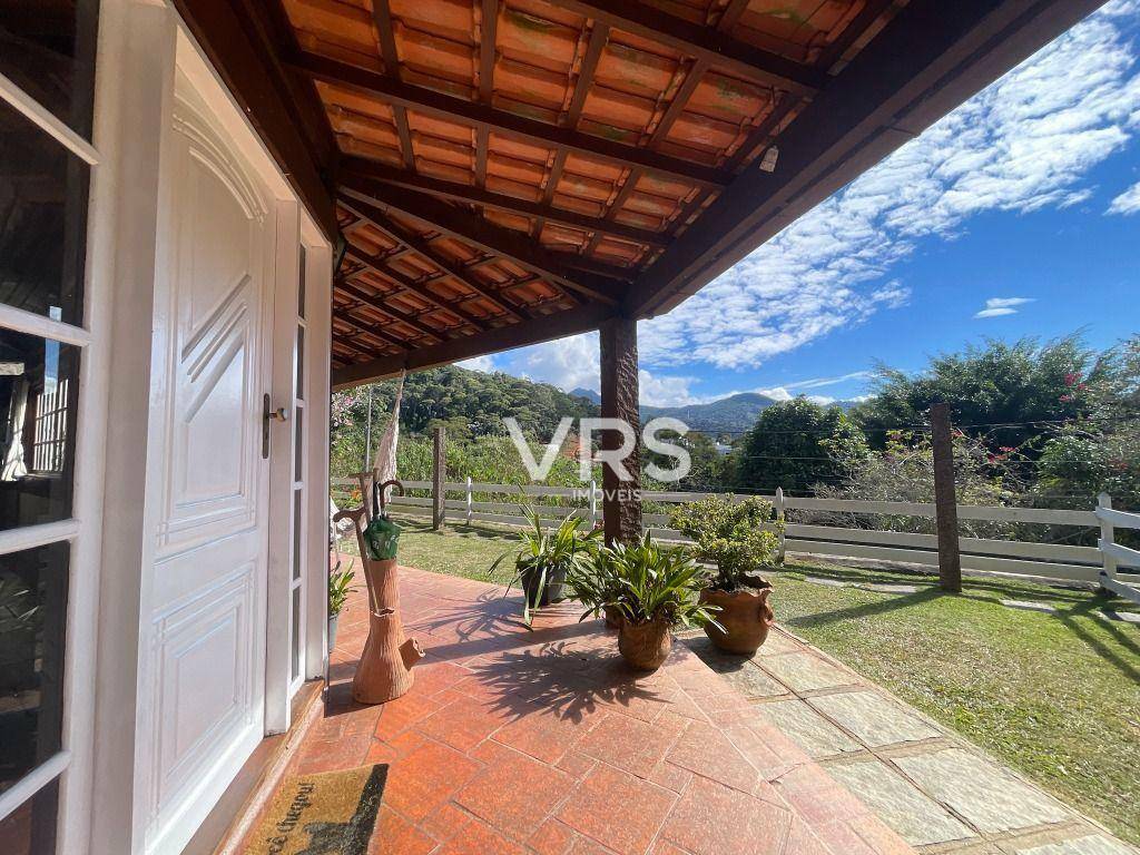 Casa à venda com 5 quartos, 220m² - Foto 11