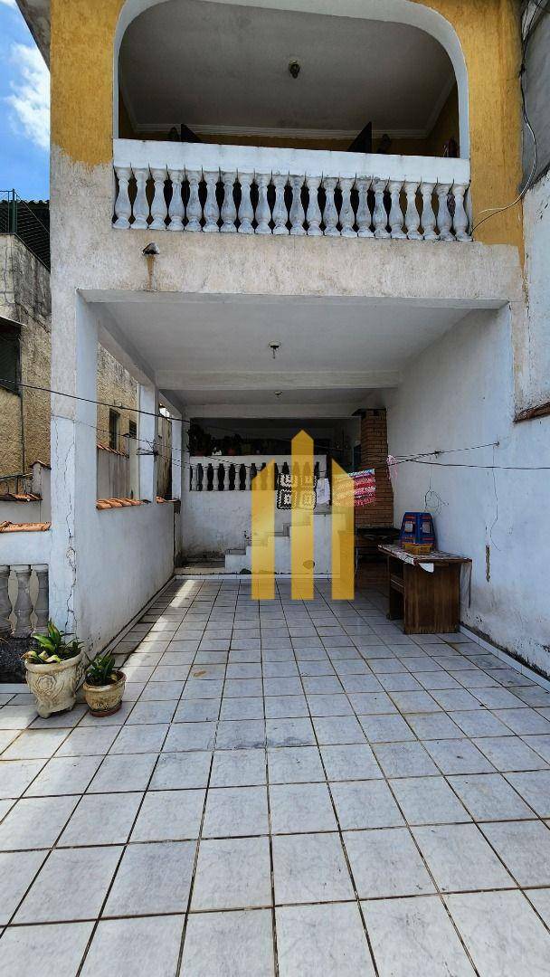 Sobrado à venda e aluguel com 3 quartos, 180m² - Foto 3