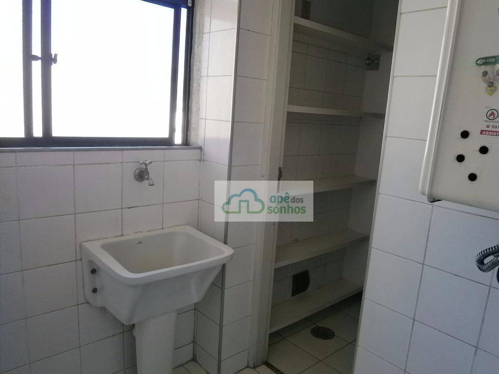 Apartamento para alugar com 2 quartos, 70m² - Foto 11