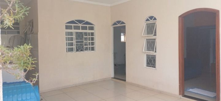 Casa à venda com 3 quartos, 340m² - Foto 1