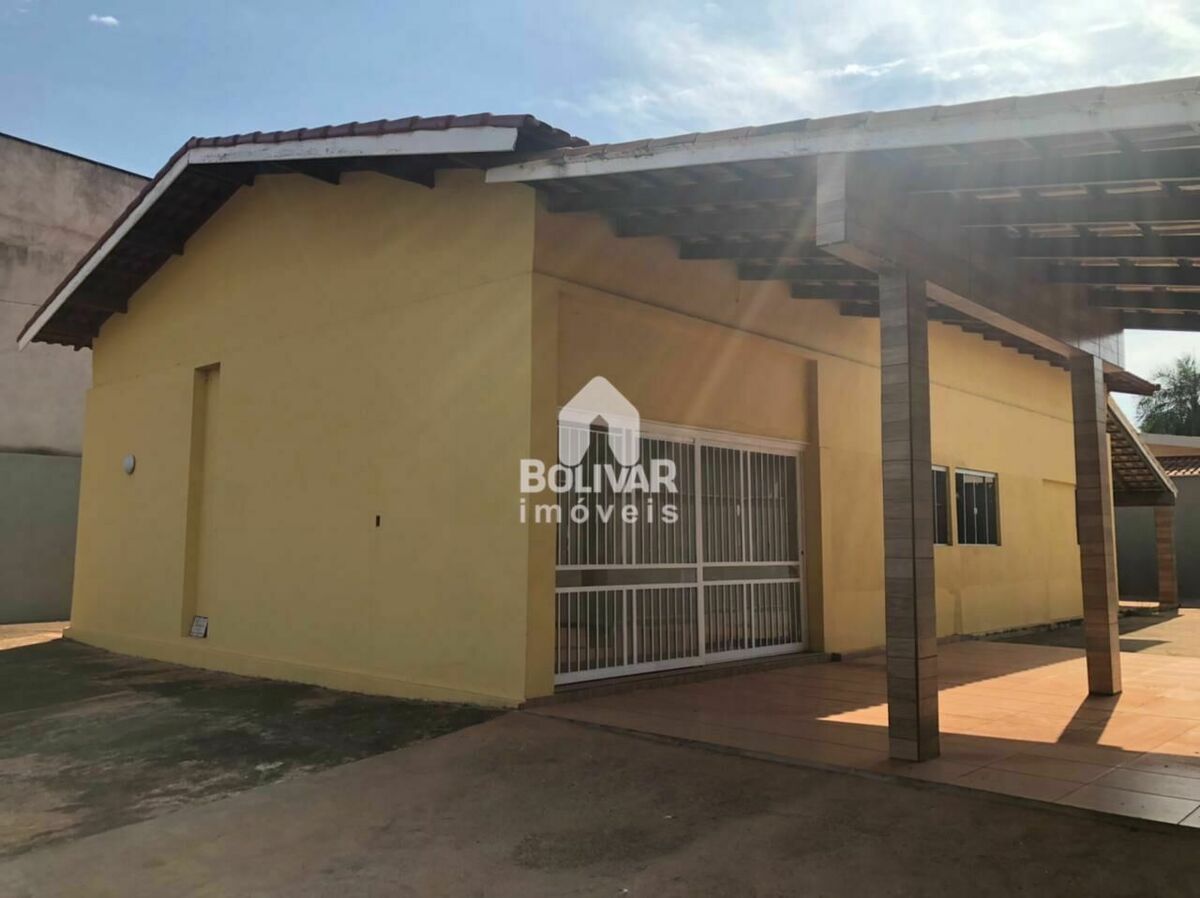 Casa à venda com 3 quartos, 250m² - Foto 2