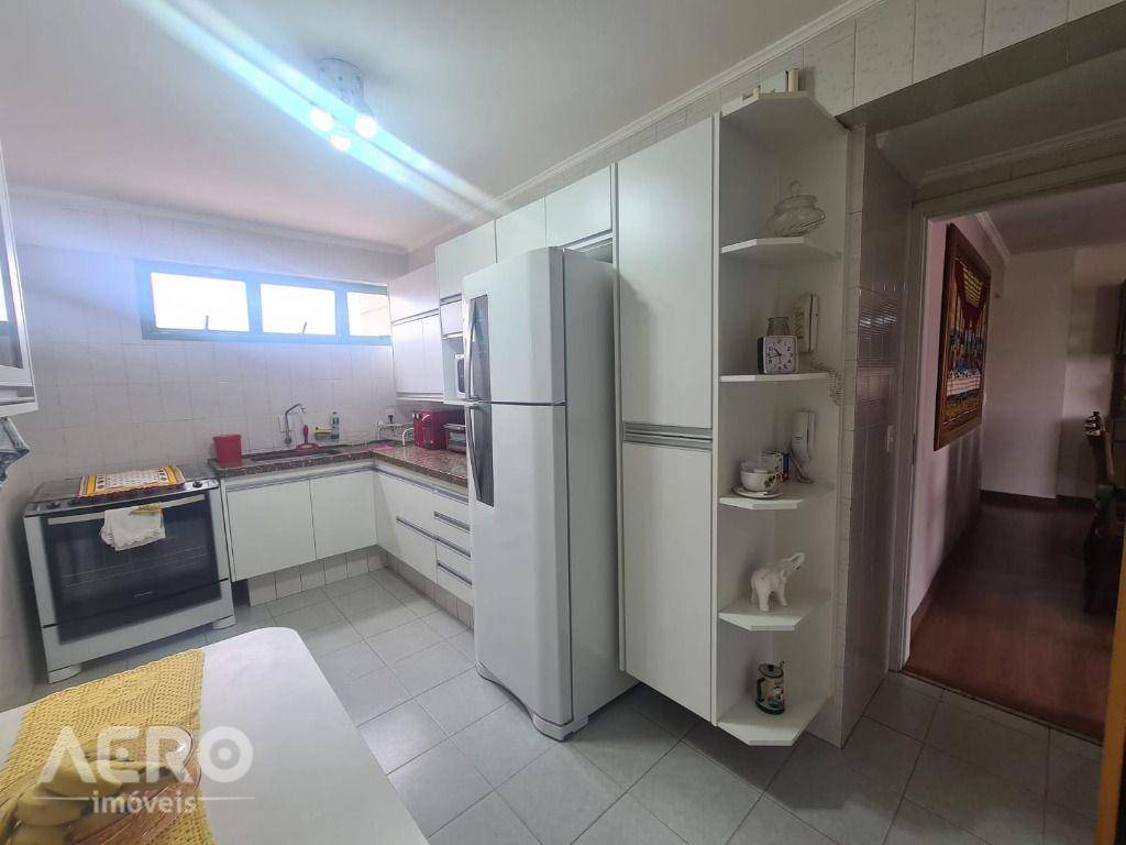 Apartamento à venda com 3 quartos, 128m² - Foto 8