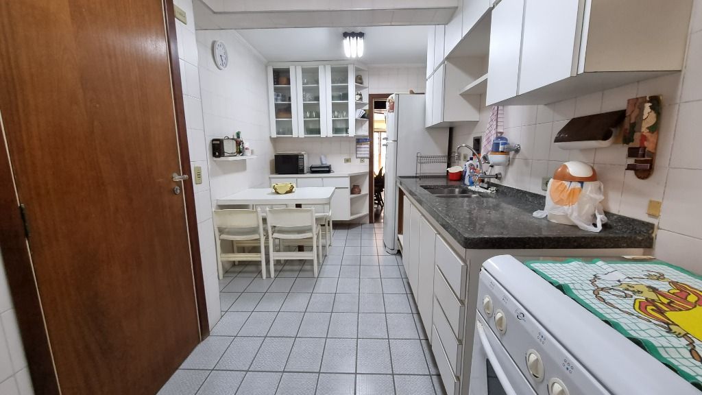 Apartamento à venda com 3 quartos, 140m² - Foto 18