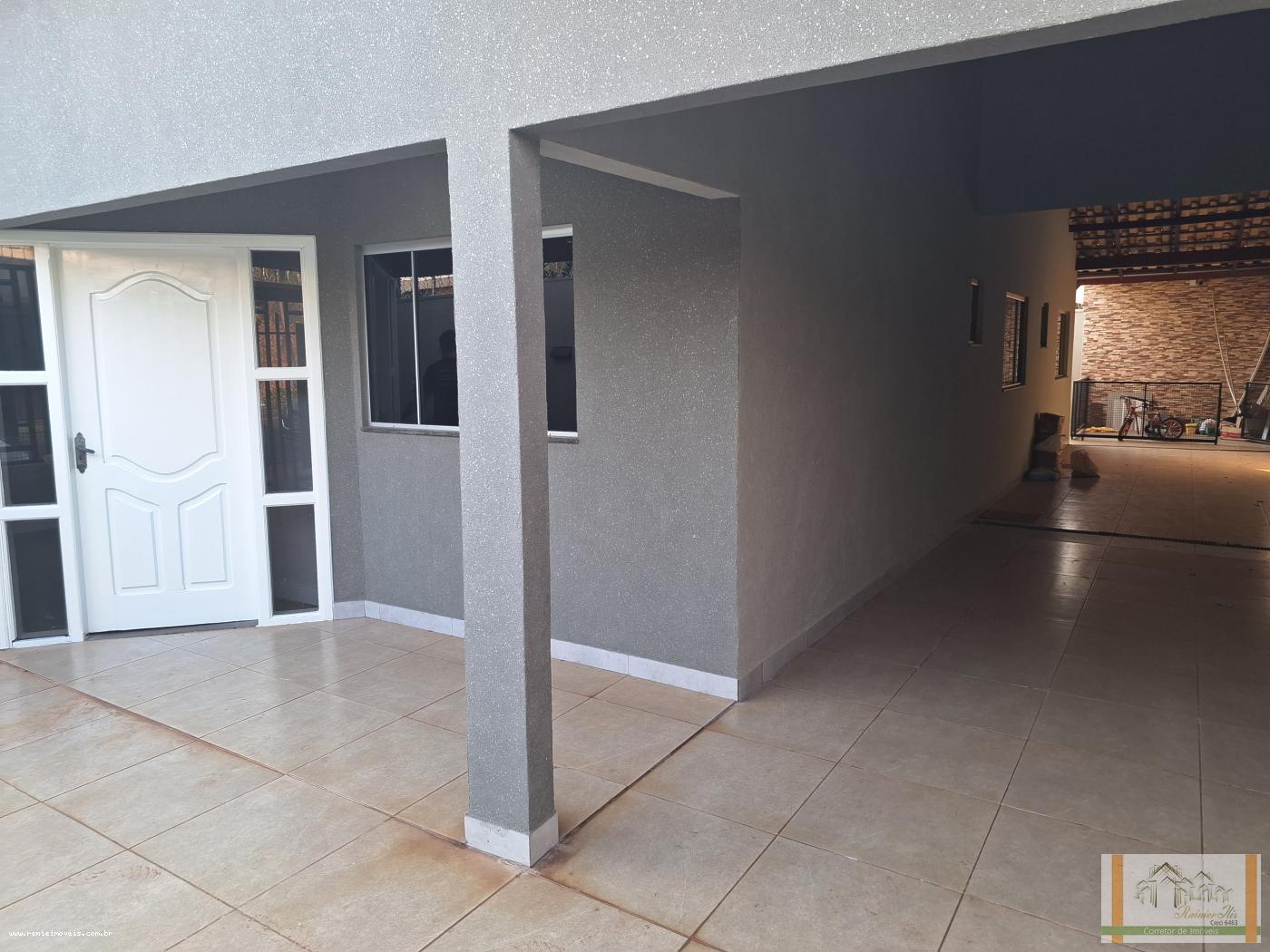 Casa à venda com 3 quartos, 200m² - Foto 2