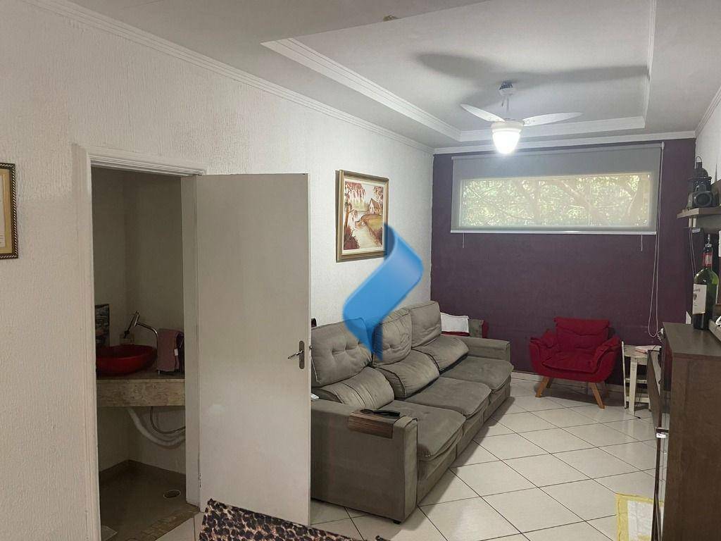 Casa à venda com 3 quartos, 120m² - Foto 1