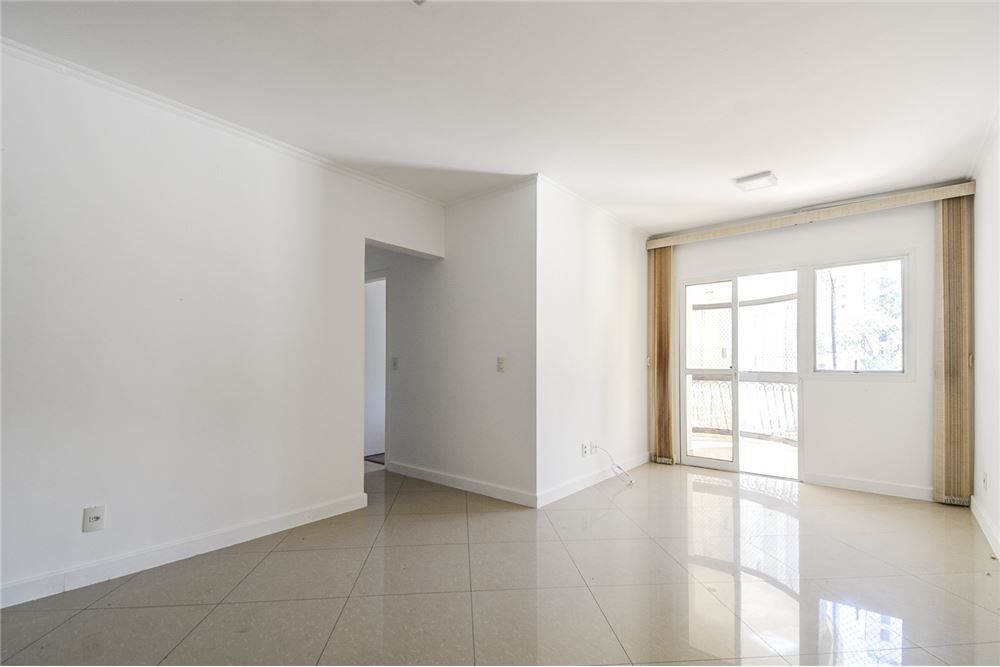 Apartamento à venda com 3 quartos, 100m² - Foto 1