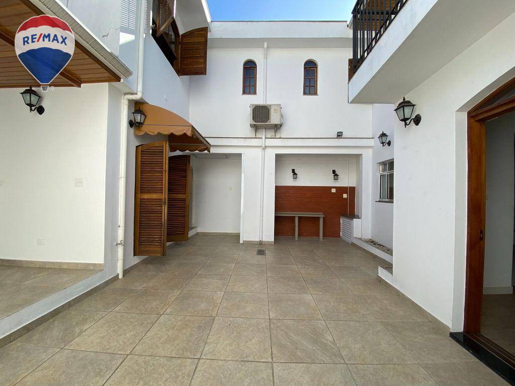 Casa para alugar com 5 quartos, 282m² - Foto 11