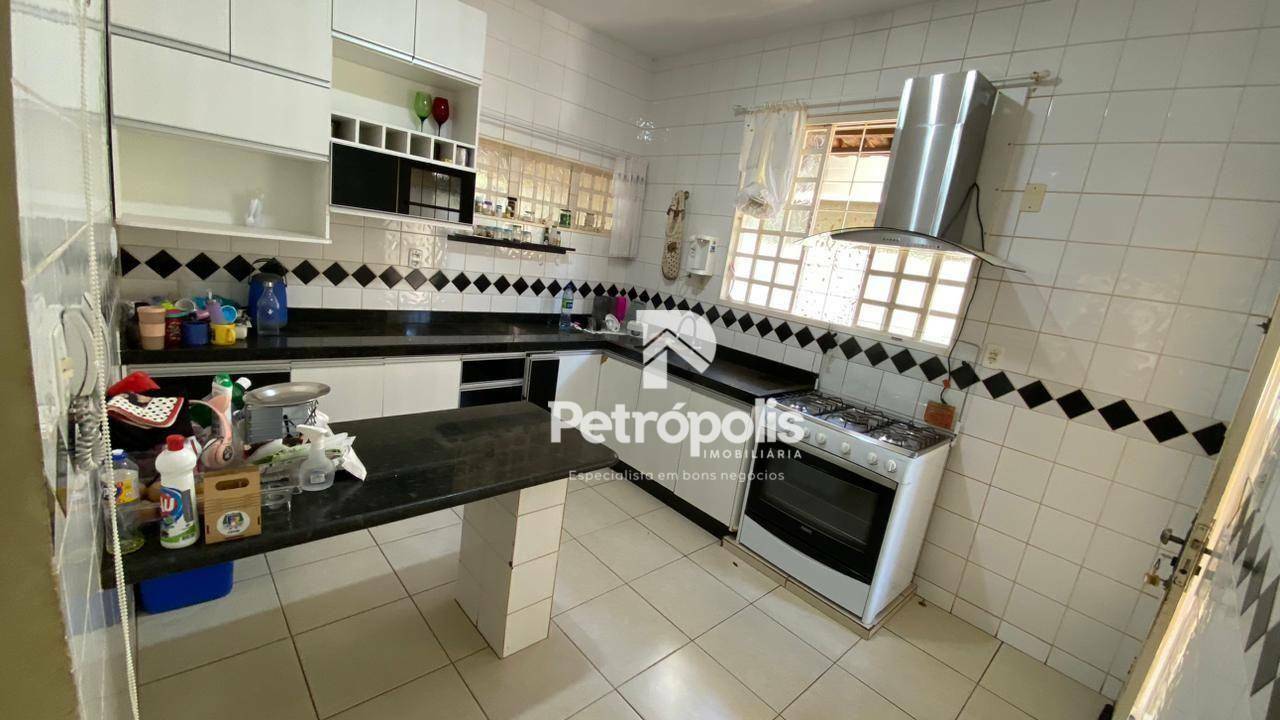 Casa à venda com 3 quartos, 207m² - Foto 8