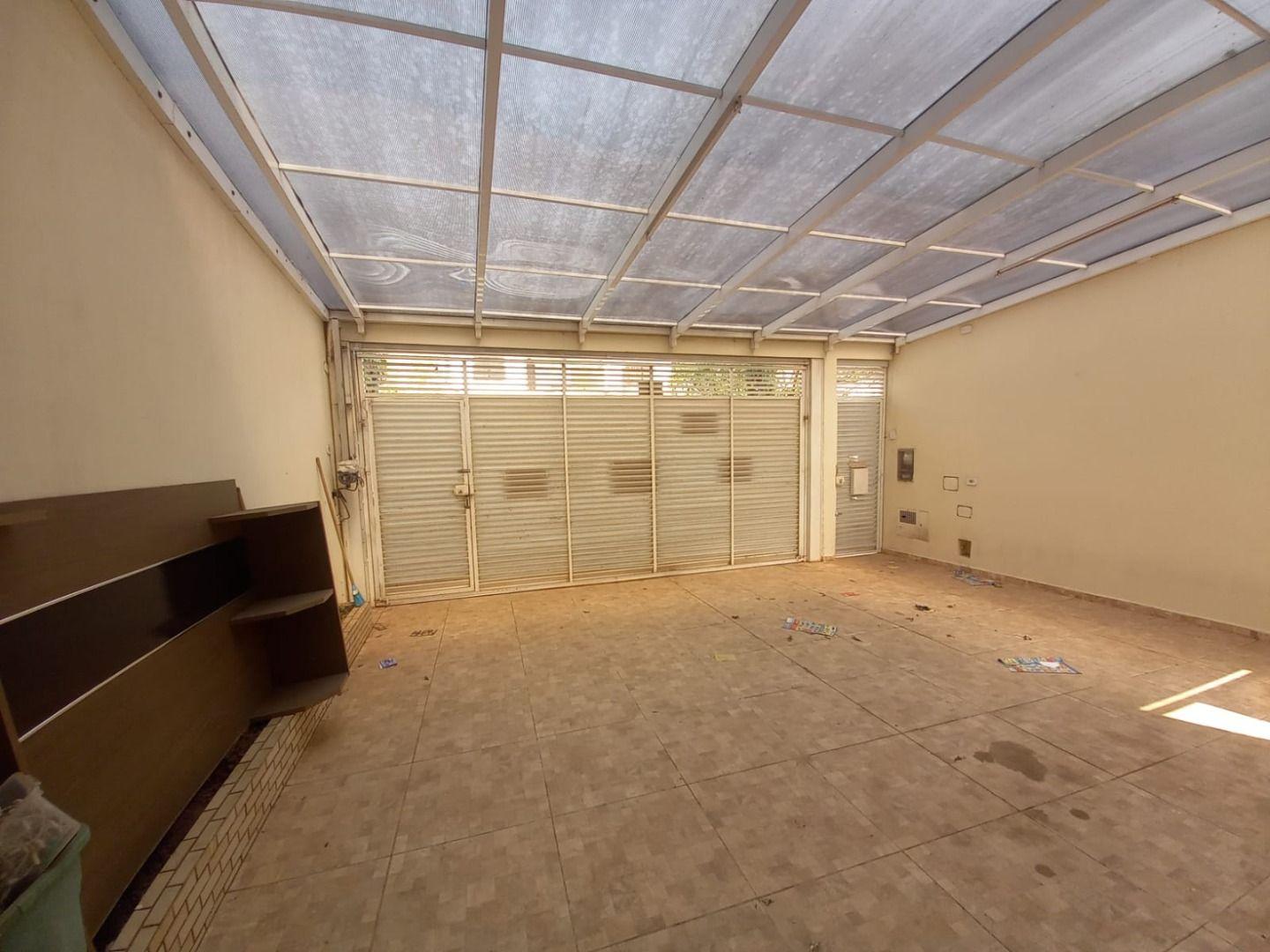 Sobrado à venda com 3 quartos, 200m² - Foto 2