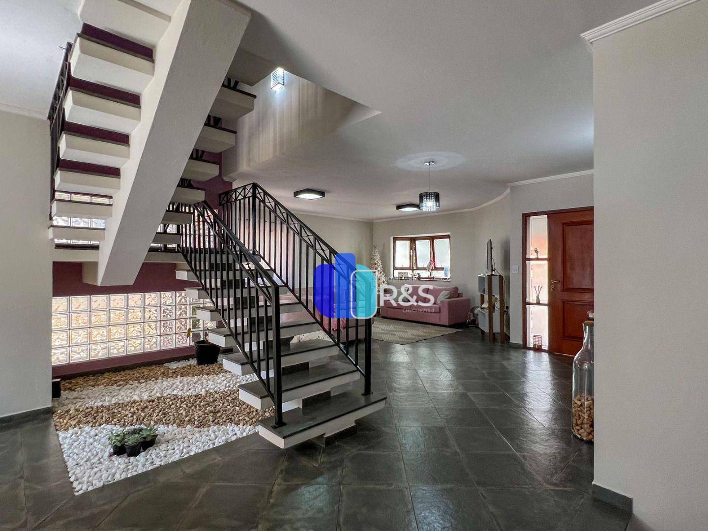 Casa de Condomínio à venda com 3 quartos, 293m² - Foto 2