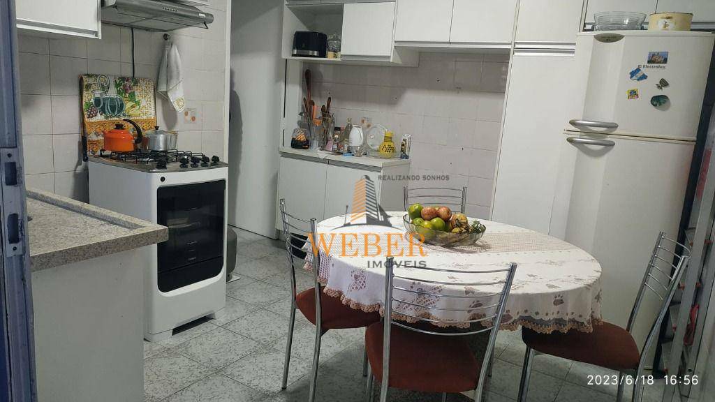 Casa à venda com 9 quartos, 210m² - Foto 27