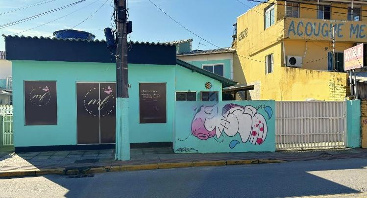 Casa à venda com 5 quartos, 301m² - Foto 1