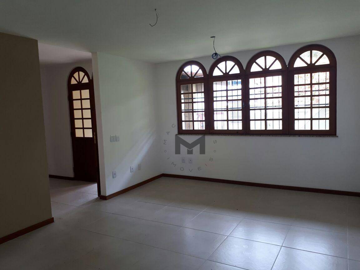 Casa à venda com 4 quartos, 200m² - Foto 12