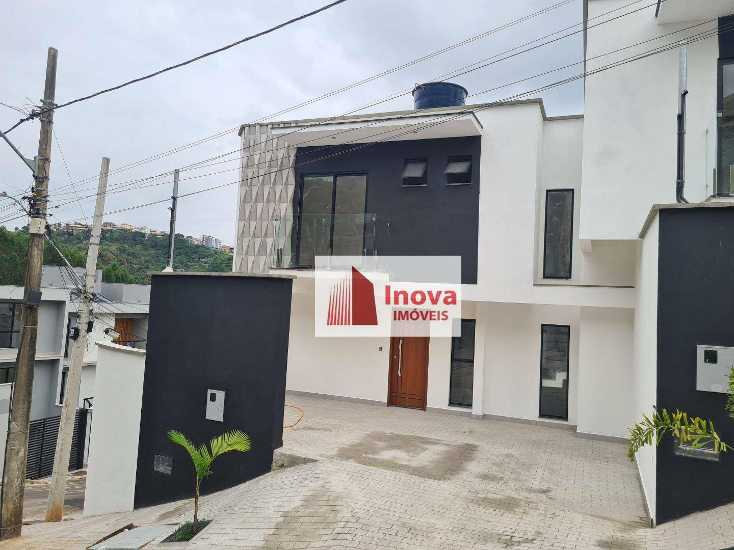 Casa à venda com 3 quartos, 143m² - Foto 1