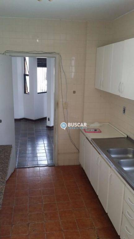 Apartamento à venda com 3 quartos, 140m² - Foto 19