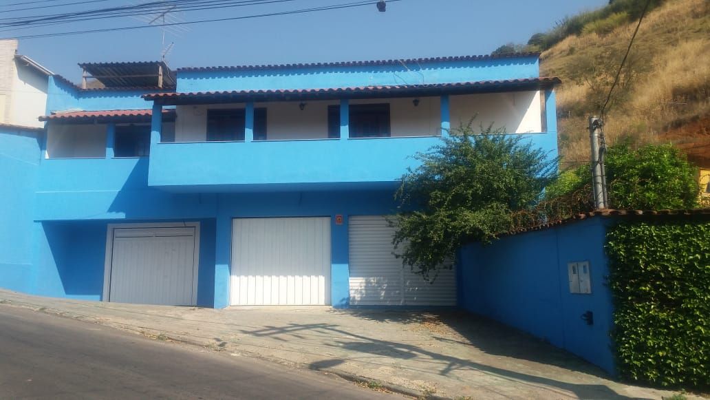 Casa à venda com 4 quartos, 300m² - Foto 1