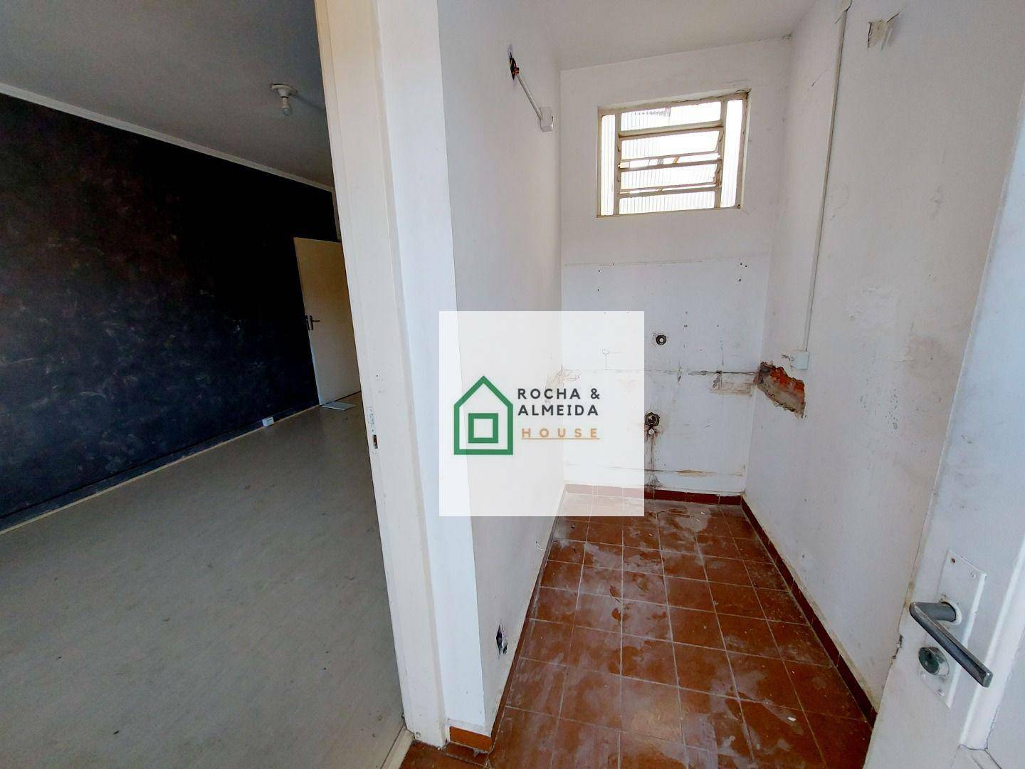 Sobrado para alugar com 2 quartos, 180m² - Foto 9