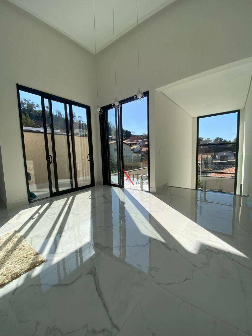 Casa à venda com 4 quartos, 244m² - Foto 9