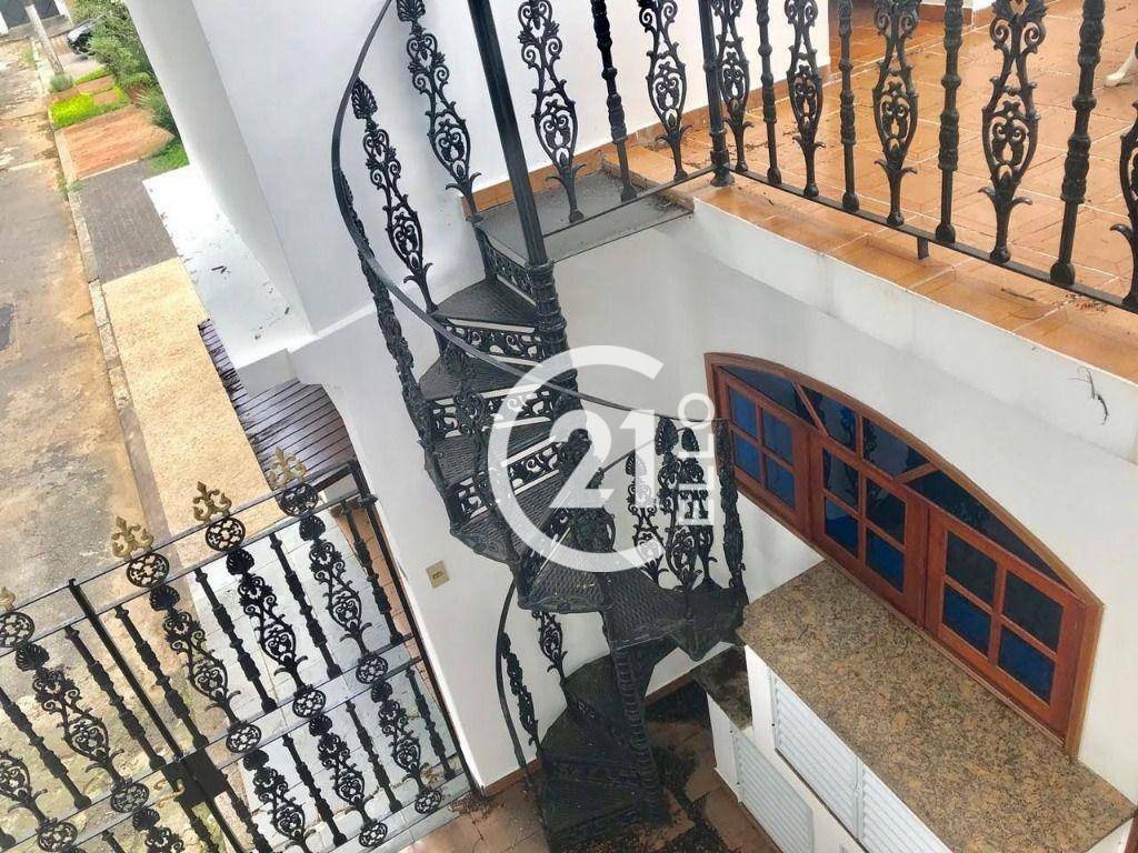 Casa de Condomínio à venda e aluguel com 3 quartos, 240m² - Foto 11