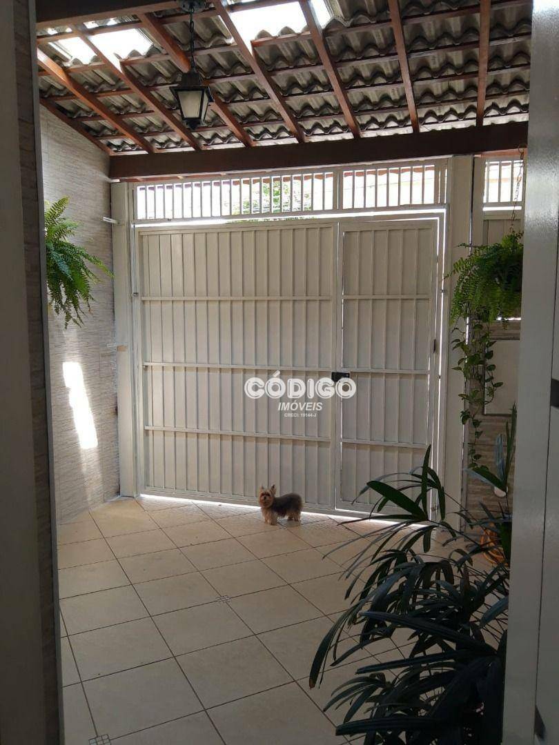 Sobrado à venda com 3 quartos, 234m² - Foto 1