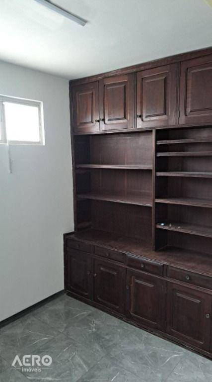 Casa para alugar com 7 quartos, 288m² - Foto 27