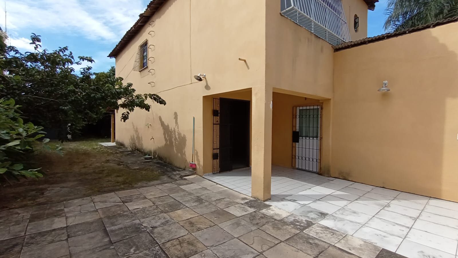 Casa à venda com 5 quartos, 164m² - Foto 2