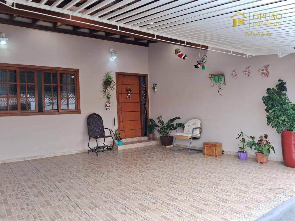 Casa à venda com 3 quartos, 135m² - Foto 1