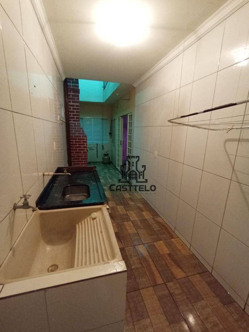 Casa à venda com 5 quartos, 158m² - Foto 14