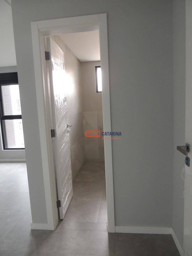 Apartamento à venda com 3 quartos, 191m² - Foto 7